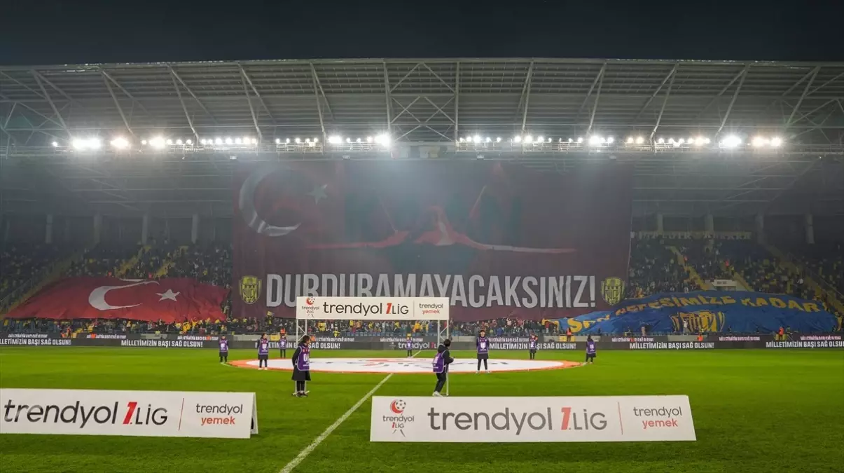 MKE Ankaragücü taraftarından TUSAŞ için anlamlı koreografi: “DURDURAMAYACAKSINIZ!”